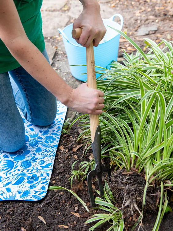 Gardener's Lifetime Perennial Fork with Short T-Handle